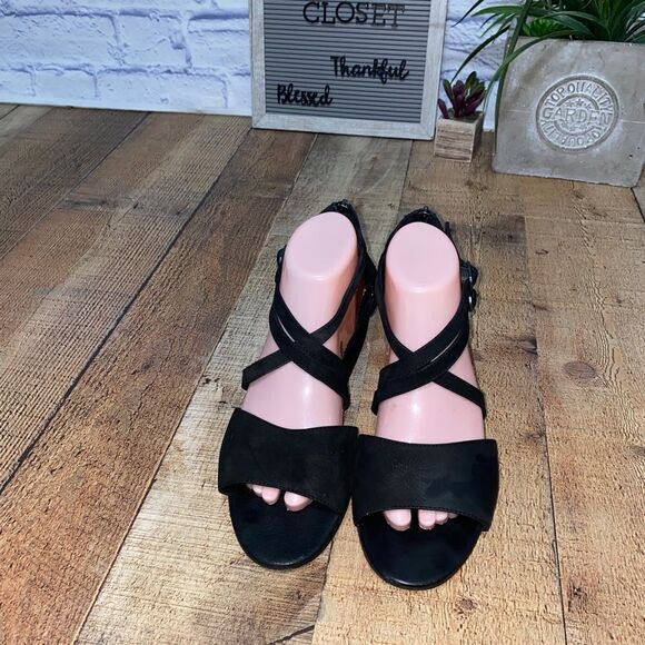 EILEEN FISHER SUEDE LEATHER STRAPPY EDGY CLASSIC BLOCK HEELS Sandals - Picture 14 of 15